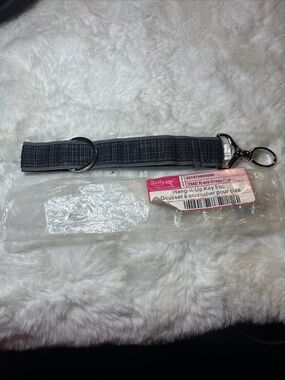 Thirty-One Hang-It-Up Key Fob Holder Black Cross Pop New “Rare “ 8” Long